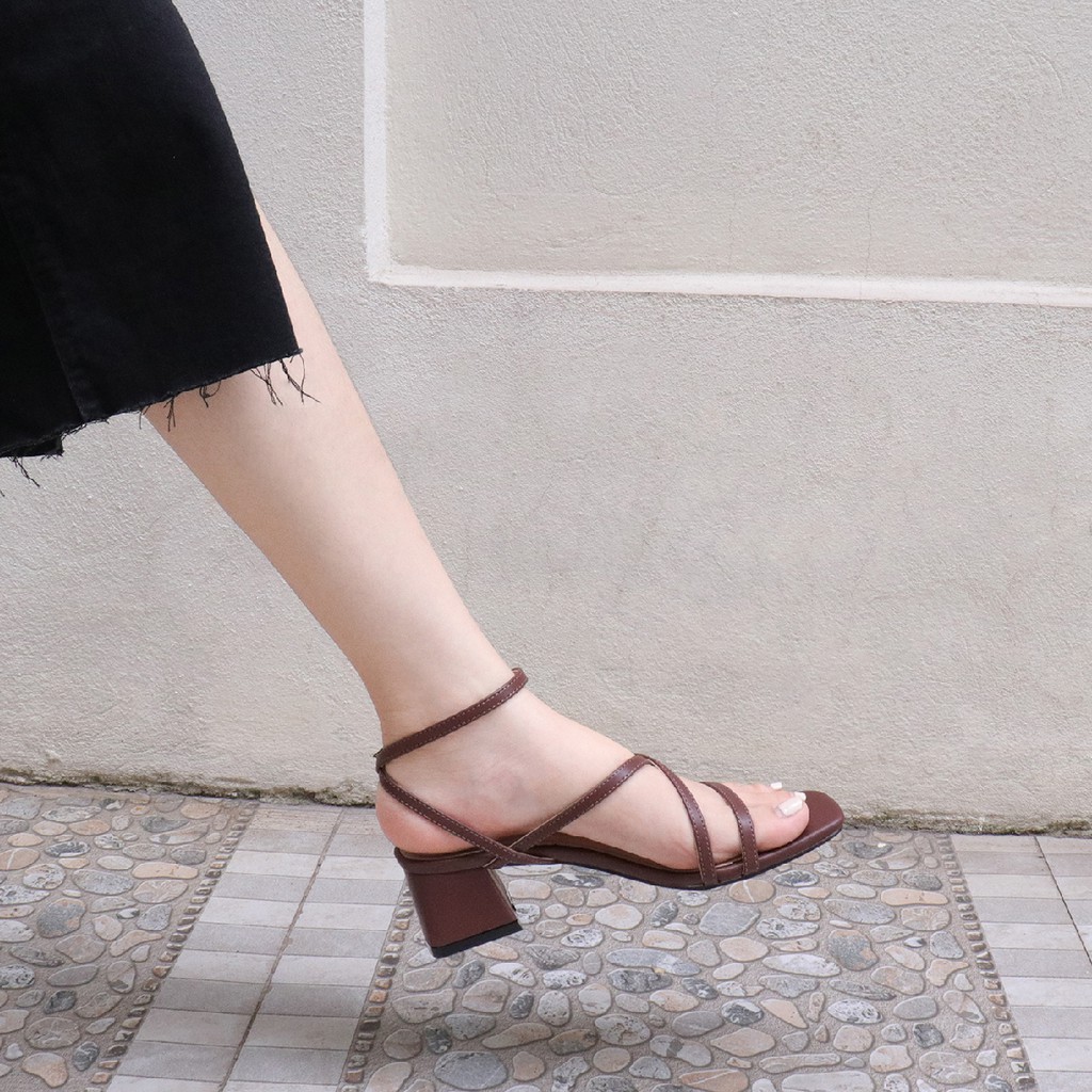 Sandal nữ cao gót 5p quai mảnh dây chéo gót vuông mũi vuông thời trang đẹp cao cấp bAimée &amp; bAmor - MS1679