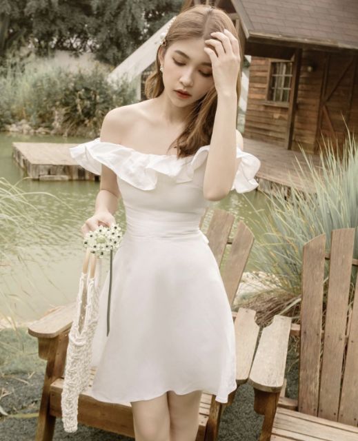 Đầm trắng xòe bèo ngực siêu xinh