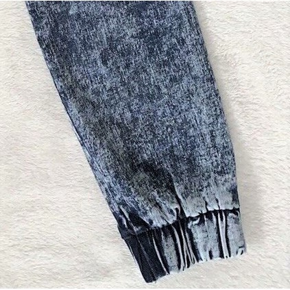 Quần Jogger wax jeans dành cho Nữ. Chất jeans mềm, co giãn thoải mái. Lưng chun dây rút tiện lợi.
