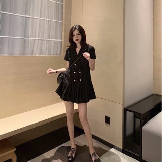 Váy cổ vest xếp ly