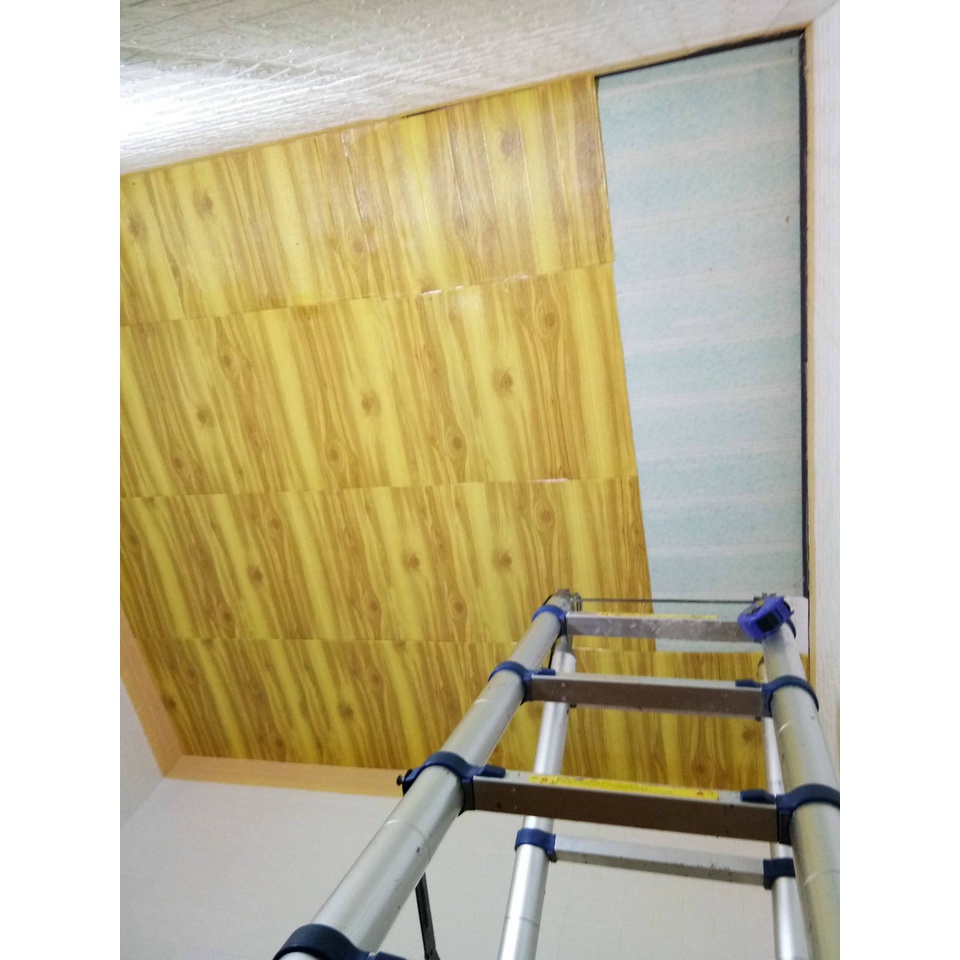 [Giá Tốt] Xốp Dán Tường Vân Gỗ Vàng Kích Thước 70Cm*70Cm Dễ Lau Chùi , Sẵn Keo Bóc Dán