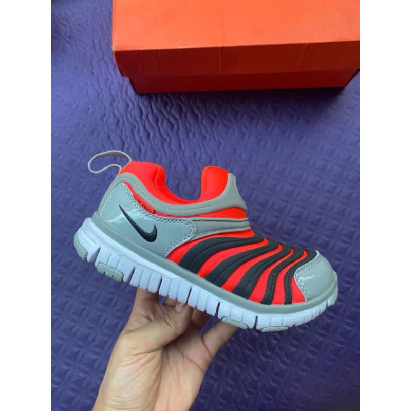 Giày xuất cho bé