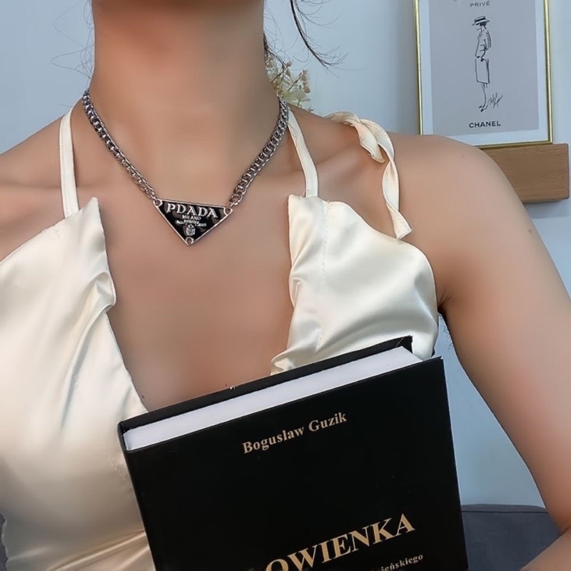 choker (prada) hình tam giác thời trang cho nữ