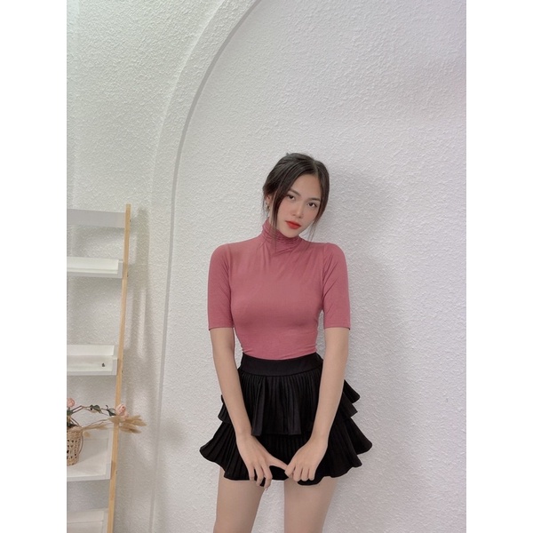 Áo thun cổ lọ tay ngắn