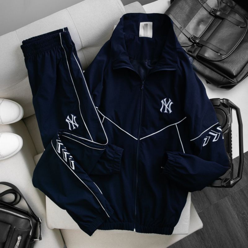 Bộ quần áo gió nam