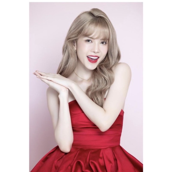 Đầm đỏ cup 2s Thiều Bảo Trâm