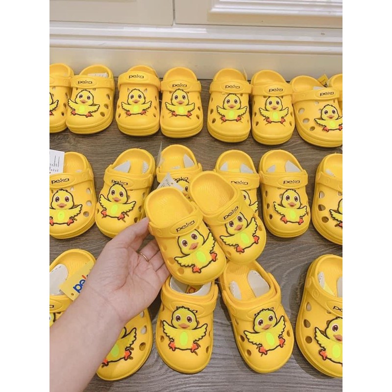 Dép vịt Thái