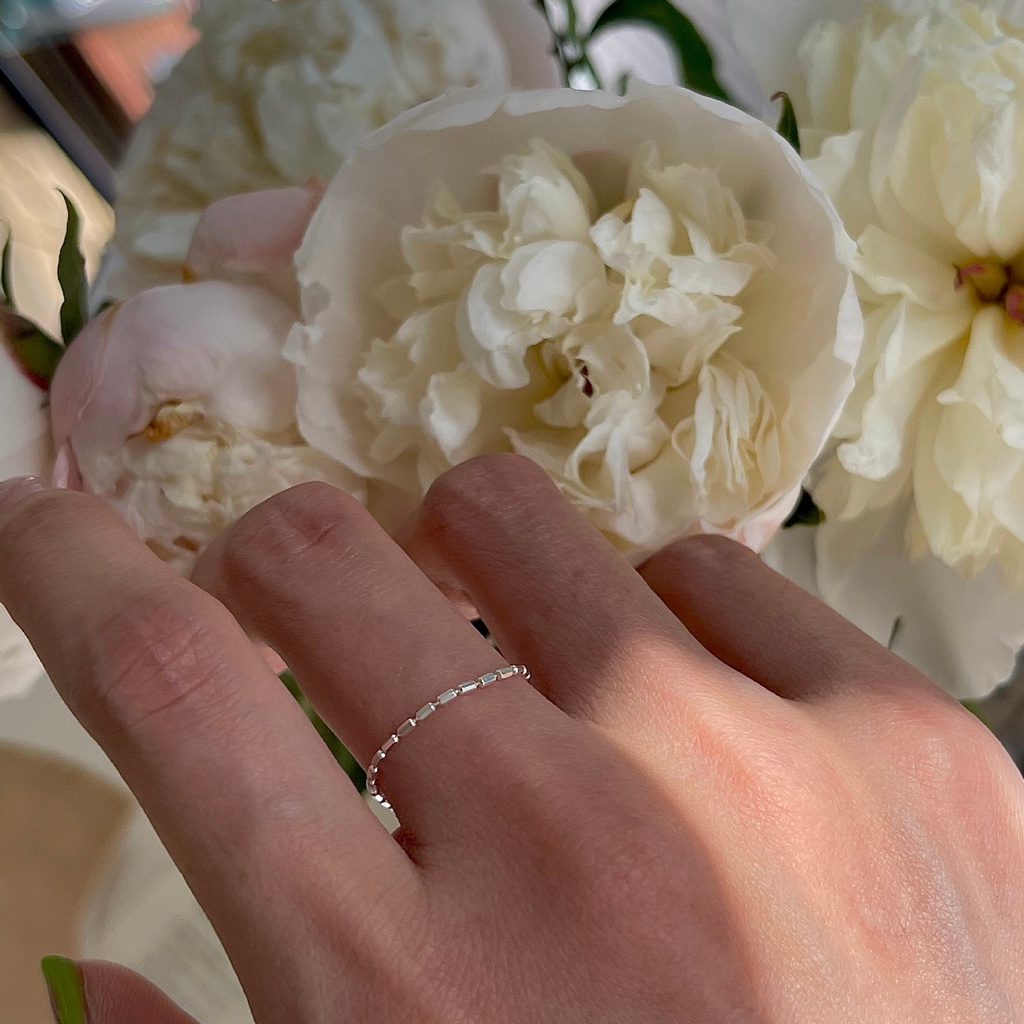 Nhẫn bạc đính đá thời trang dành cho nữ