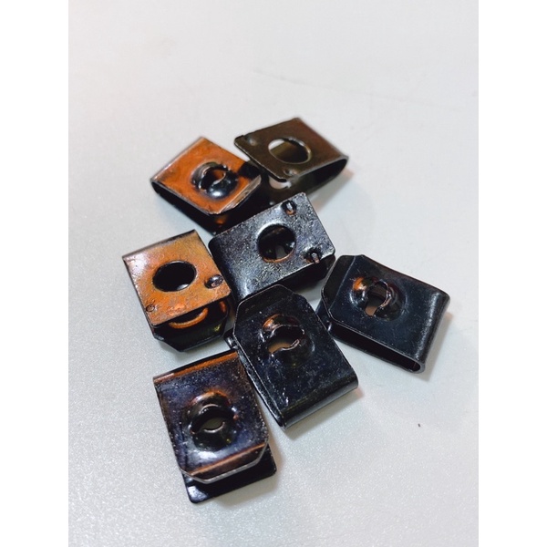 Pát kẹp ren xoắn 4li 5li dàn áo Yamaha Honda màu trắng, pát kẹp răng thưa màu đen