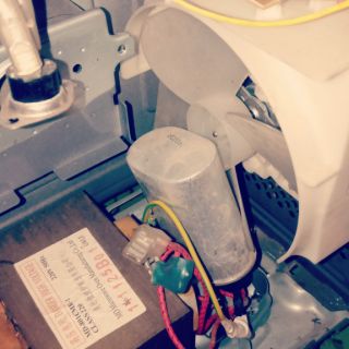 Quạt  và tụ Lò vi sóng tháo máy mới 80%