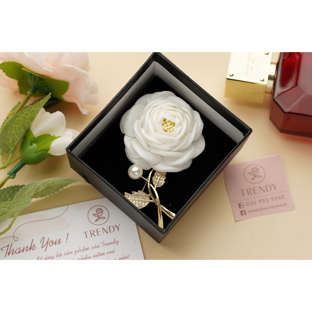 Hoa cài áo - hoa trà cài áo cành đá trai cao cấp màu vàng - Hoa vải cài áo handmade