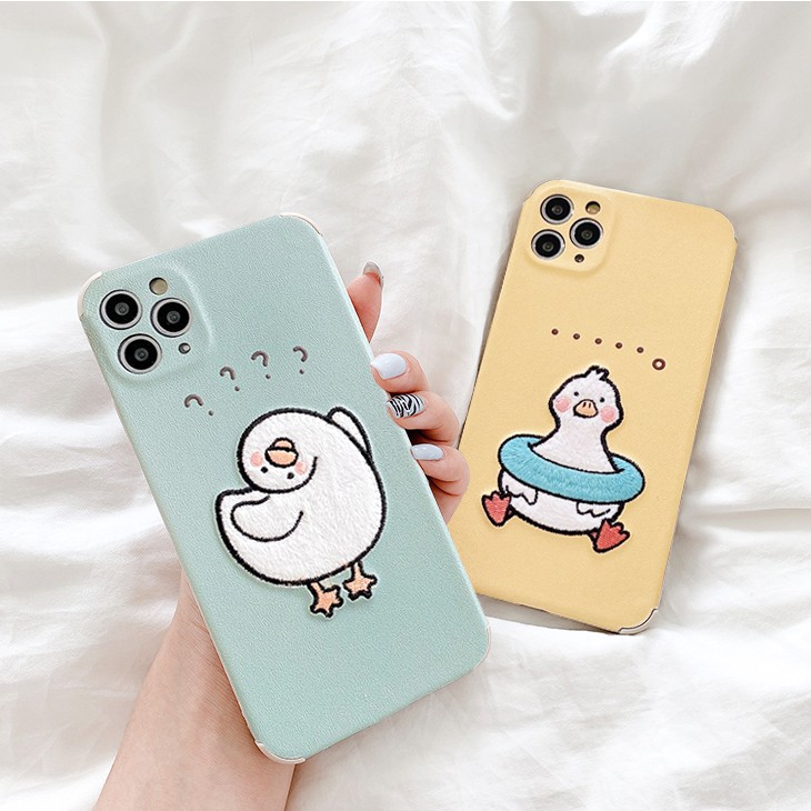 Ốp lưng iphone Vịt nhỏ thêu viền chống va đập 5/5s/6/6plus/6s/6splus/7/7plus/8/8plus/x/xr/xs/11/12/pro/max/plus/promax | BigBuy360 - bigbuy360.vn