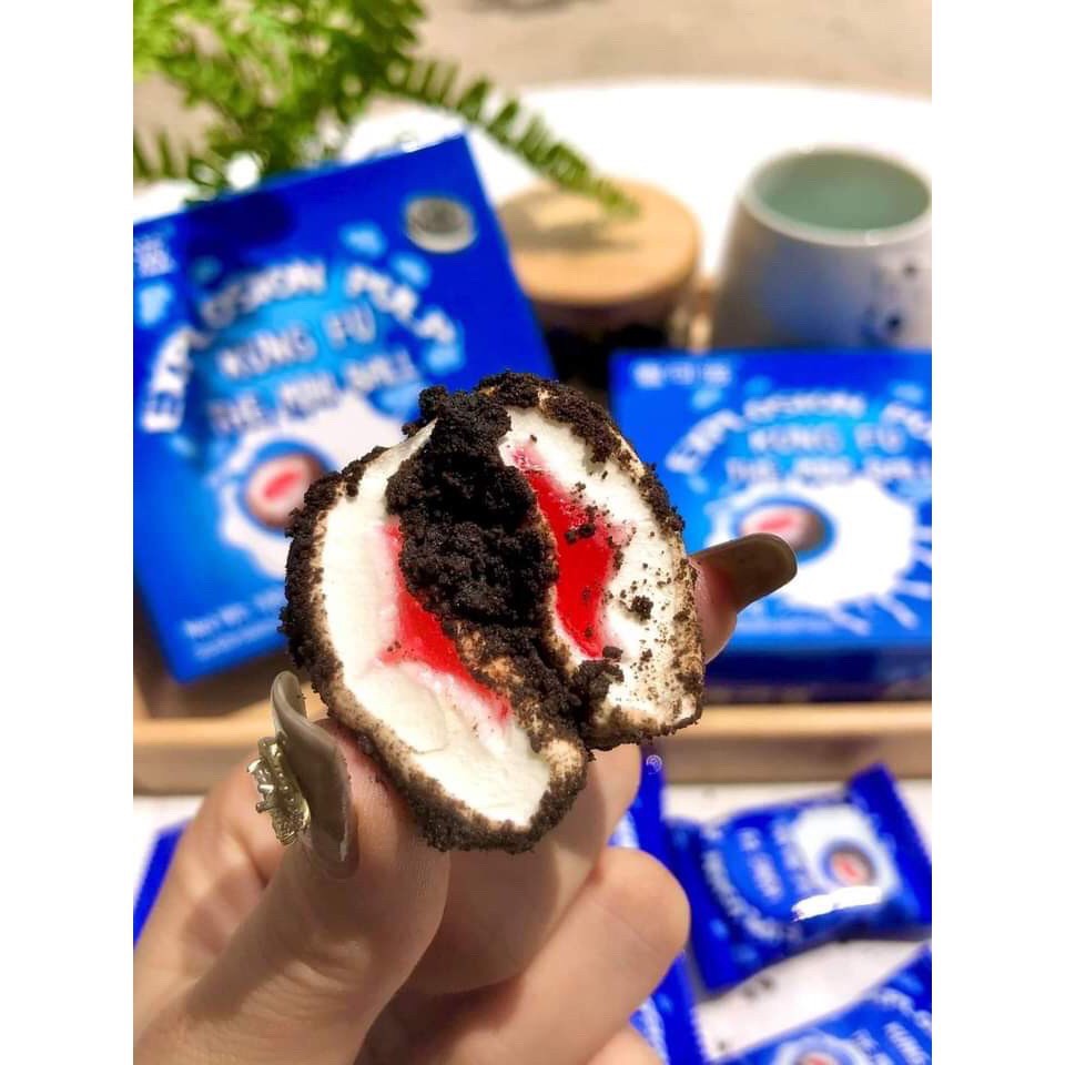 Kẹo Marshmallow Phủ Oreo Nhân Dâu KungFu 100gram- Mèo Ăn Vặt