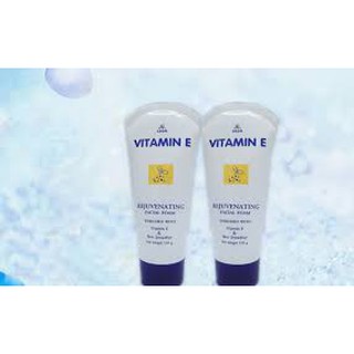 Sữa rửa mặt trắng da Vitamin E Thái lan