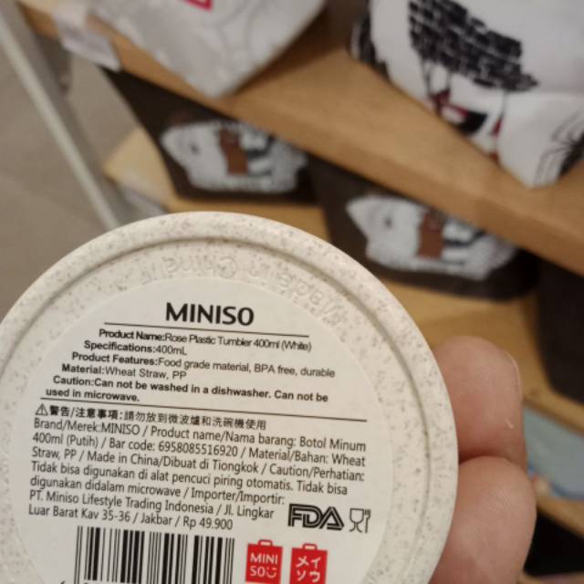 Bình Nước Nhựa Miniso Họa Tiết Hoa Hồng Xinh Xắn