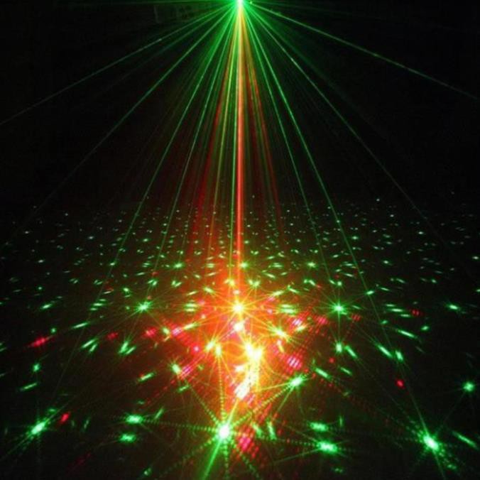 Đèn nháy theo nhạc 6 mắt laser chiếu 64 hình, Đèn phòng bay chiếu ánh sáng laser - KÈM điều khiển từ xa.