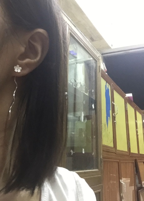 Khuyên tai hoa mai trắng nhị vàng siêu yêu bạc ta cúc hoạ mi
