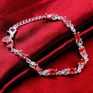 Vòng tay bạc đính đá ruby.
