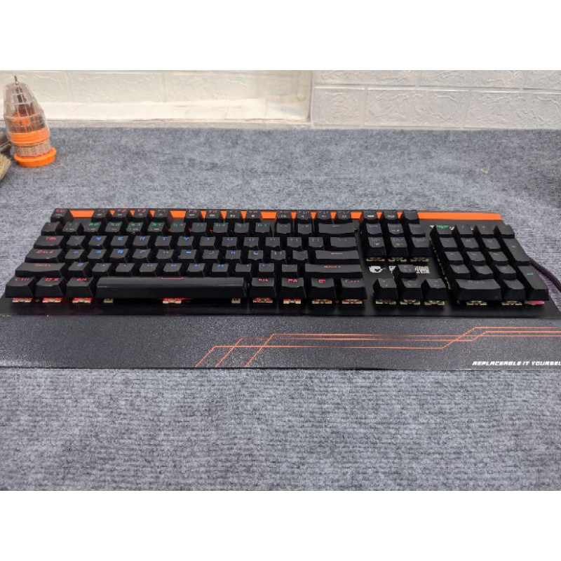 Bàn phím cơ cũ tailun led rainbow blue switch