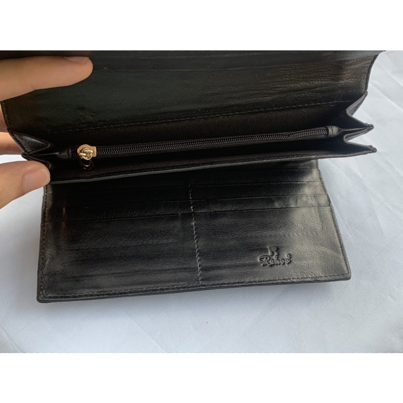 Túi ví chuẩn si. Túi ví qua sử dụng. Khách vui lòng xem hình nếu muốn biết thêm thông tin sản phẩm mời khách vô chat nhé