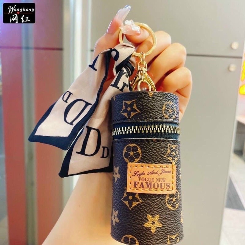 Móc khóa túi LV cao cấp tiện dụng, kiểu dáng thời trang siêu xinh,Túi có thể đựng son, vật dụng nhỏ cho các nàng