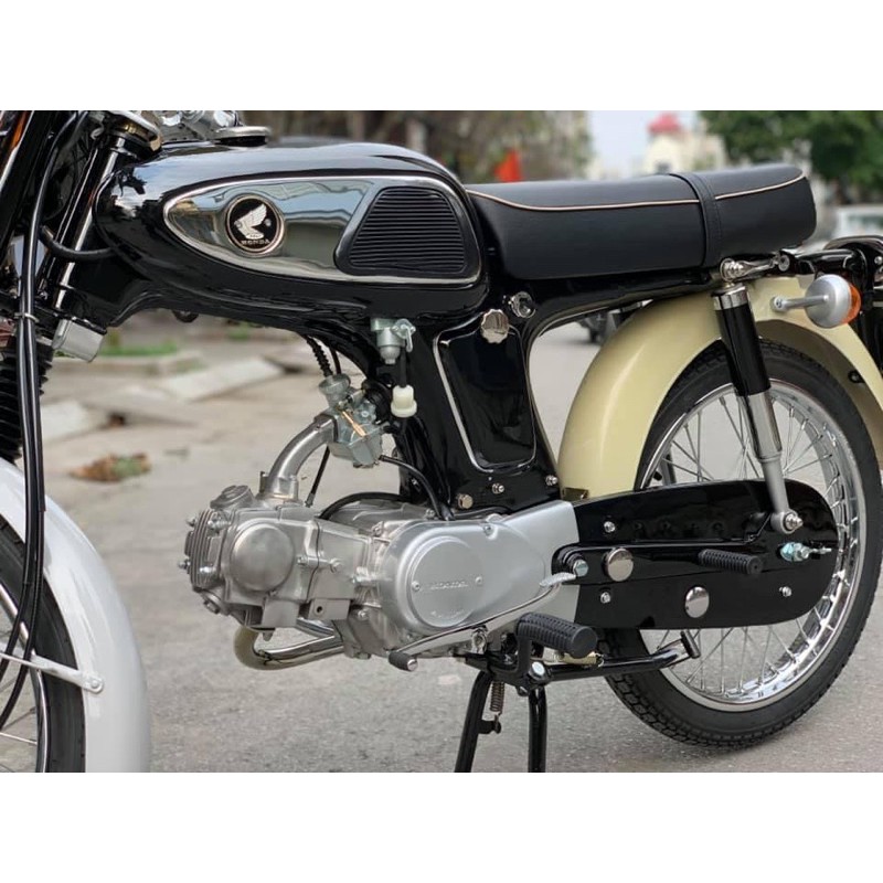 Dè Nhựa Vàng Hột Gà Honda 67 SS50