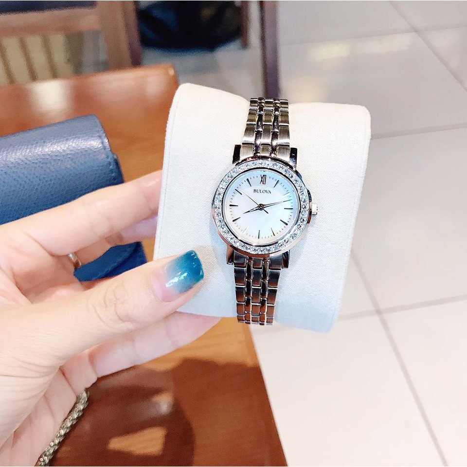 Đồng hồ nữ Bulova 98X111 này đẹp quá, viền full đá lấp lánh