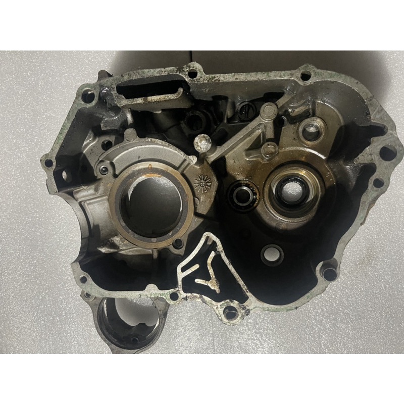 Vách bên sốcủa xe máy Sym 110cm.