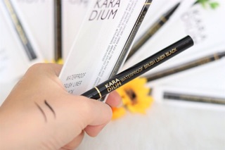 Bút dạ kẻ mắt nước KARADIUM