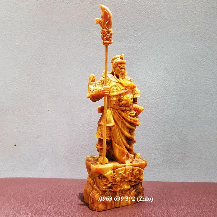 Tượng quan công gỗ huyết long