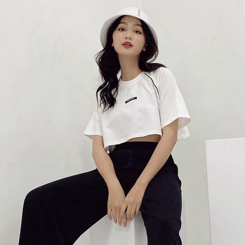 Áo Thun Croptop Nữ Logo Ngực Hở Eo ⚡FREESHIP⚡ Áo Phông Nữ Dáng Lửng Tay Lỡ 2 Màu