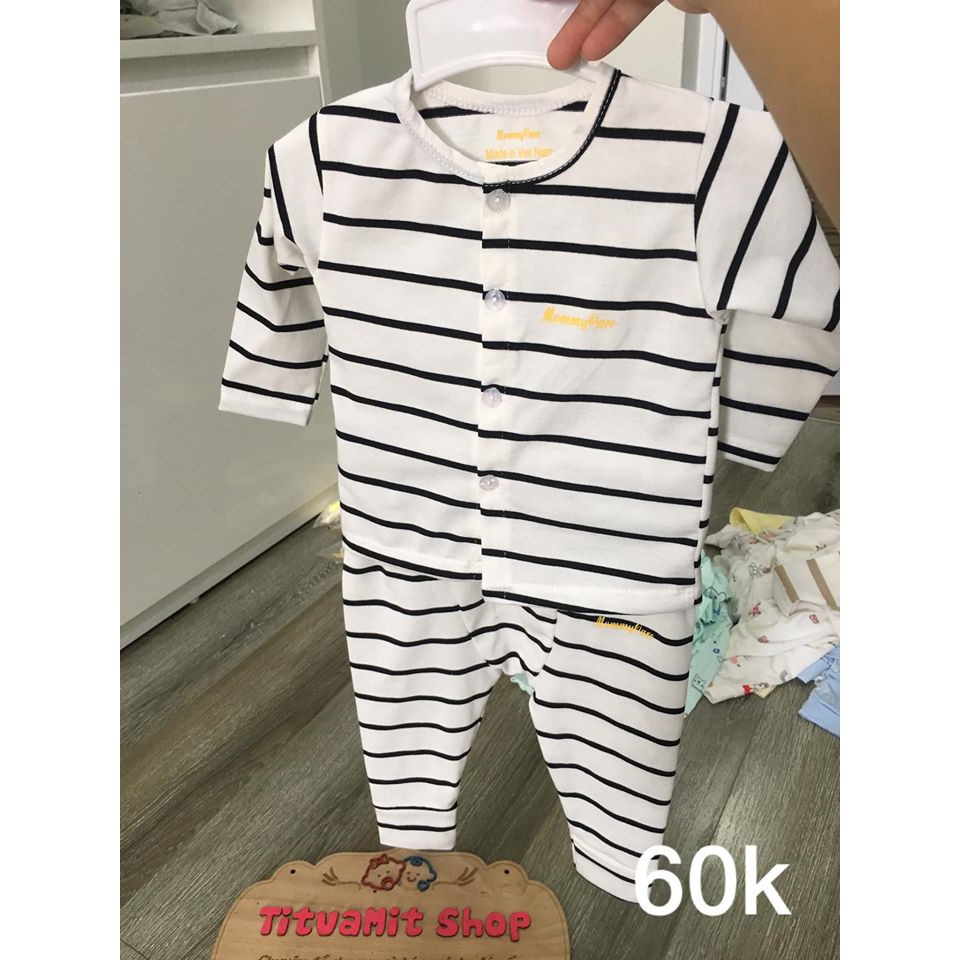 Bộ dài Mommycare cotton kẻ cúc giữa cho bé