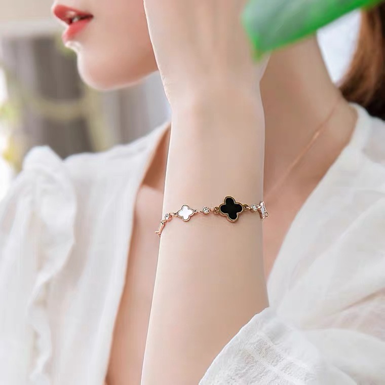 Vòng Tay Cỏ Ba Lá Cổ Điển | Vòng Đeo Tay Bằng Thép Không Gỉ Mạ Vàng Hồng 18K
