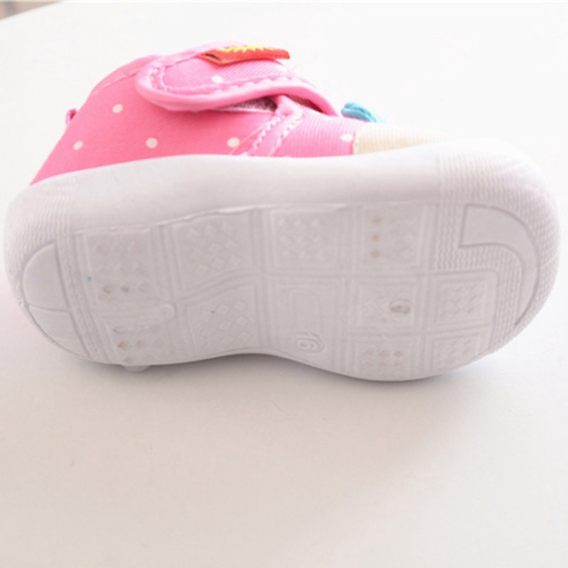 Giày Em Bé Đế Mềm Chống Sốc Đáng Yêu