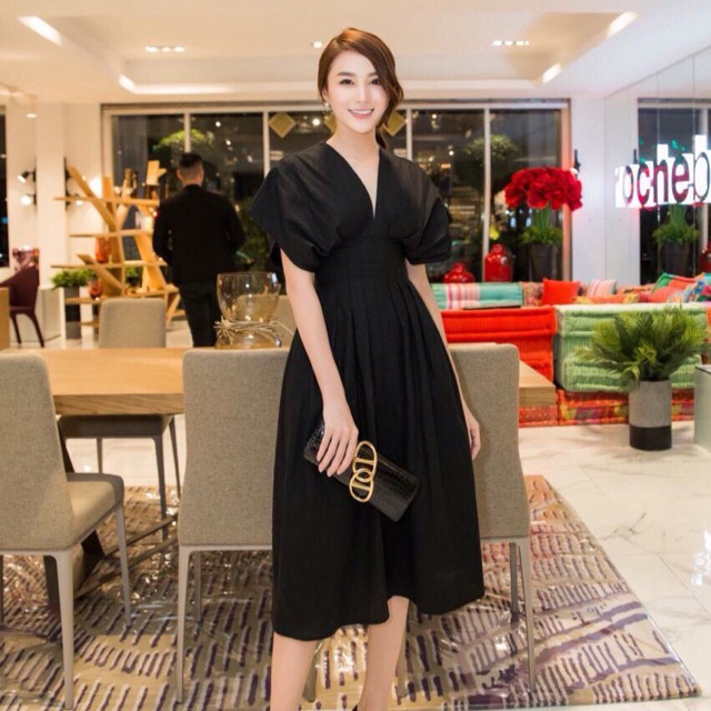 Đầm maxi đen xếp ly eo