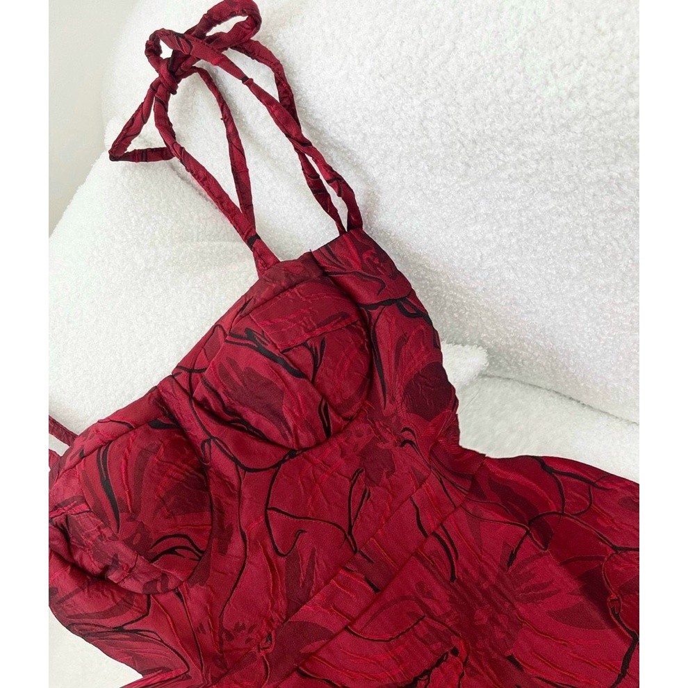 Váy Xòe Đỏ Dáng Dài, Đầm 2 Dây Cúp Ngực Cột Vai Chất Gấm Dày Dặn Họa Tiết Bắt Mắt, Váy Dự Tiệc Sang Chảnh. | BigBuy360 - bigbuy360.vn