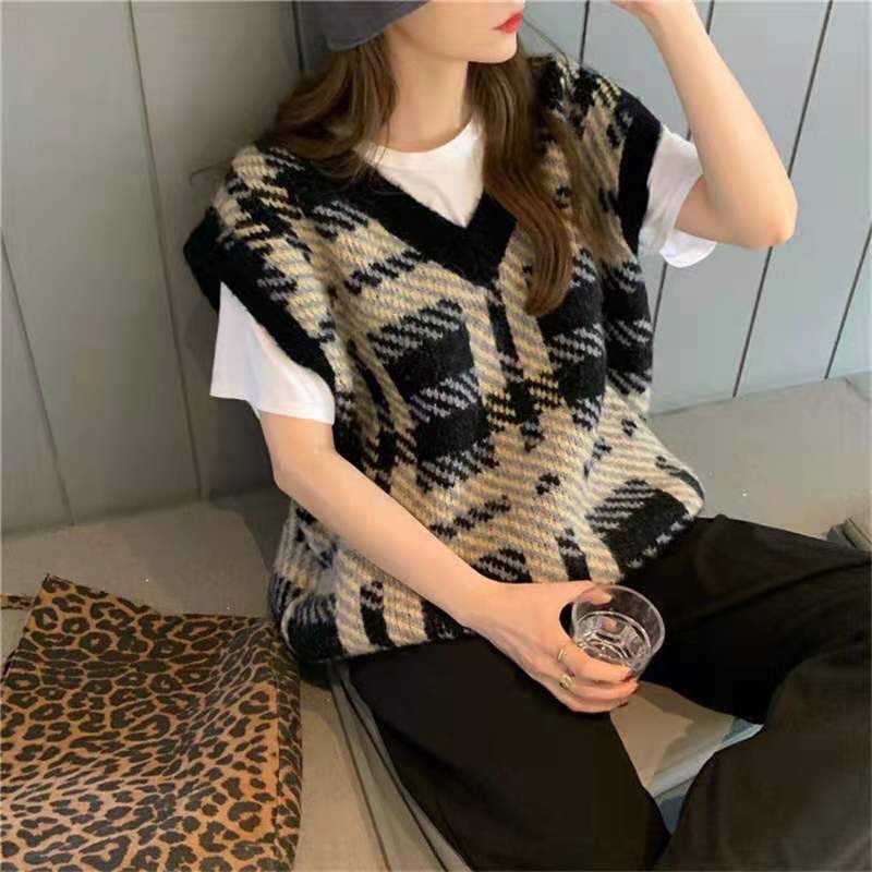 Áo gile nữ cổ V, gile len hoạ tiết kẻ ô chất len mềm mịn boong_clothing