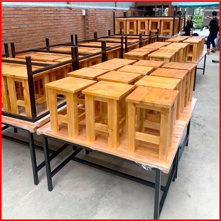 Bàn ghế gỗ cafe  gồm 1 bàn 4 ghế