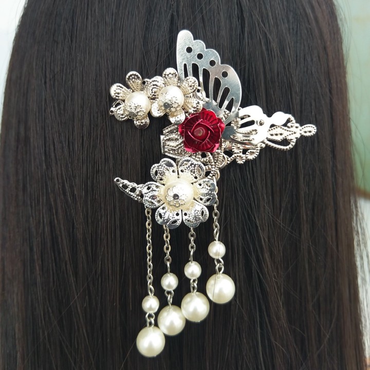 Kẹp tóc cổ trang họa tiết hoa bướm kèm tua rua chuỗi hạt