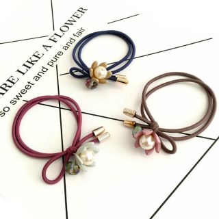 Cột tóc hoa rơi đính châu cute