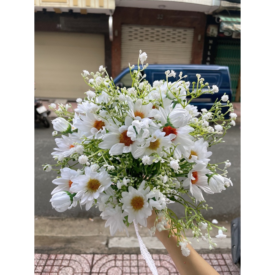 Hoa cầm tay cô dâu ngày cưới