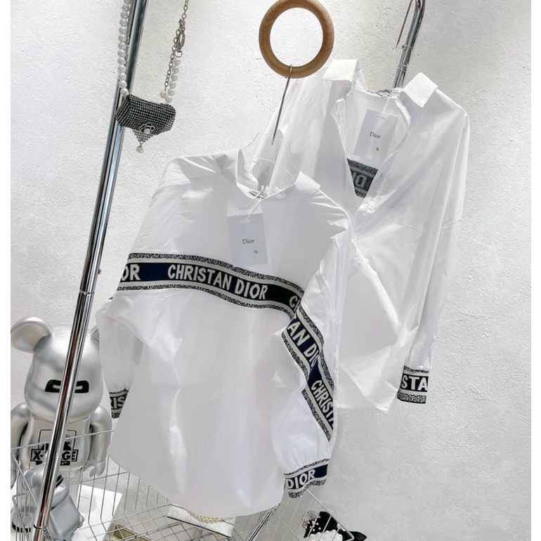 ÁO SƠ MI TRẮNG PHỐI VIỀN LƯNG DI..O