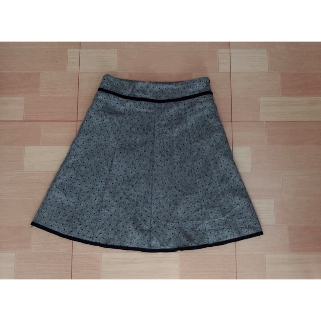Chân váy chữ A xoè nhẹ