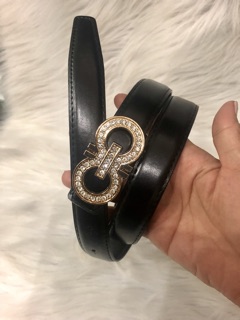 Nịt nữ bản 2,5cm. Mặt logo đính đá chìm