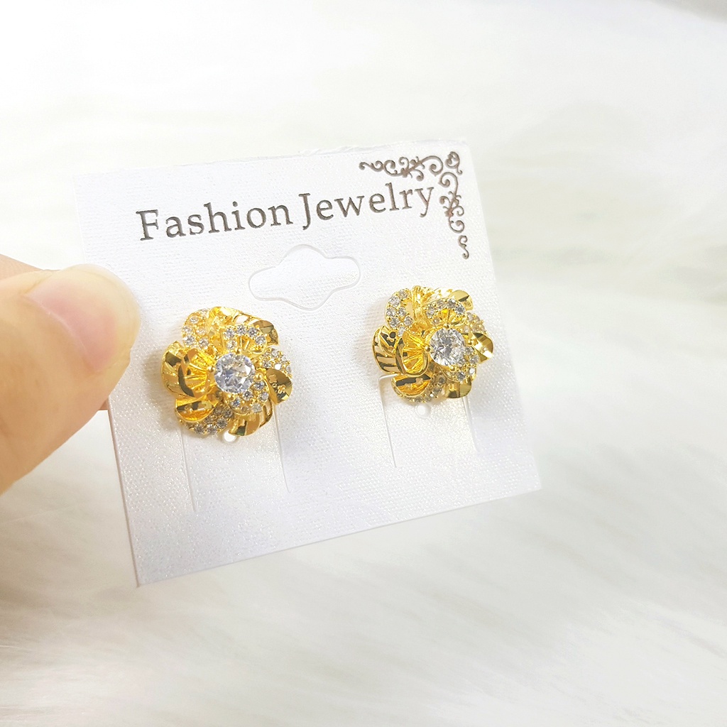 Bông Tai Nữ Hoa Xoáy, Khuyên Tai Hoa Mai Trắng Mặt Tròn Hoa 6 Cánh Đính Đá Mạ Vàng Cao Cấp | Berry Jewelry B30VHT9