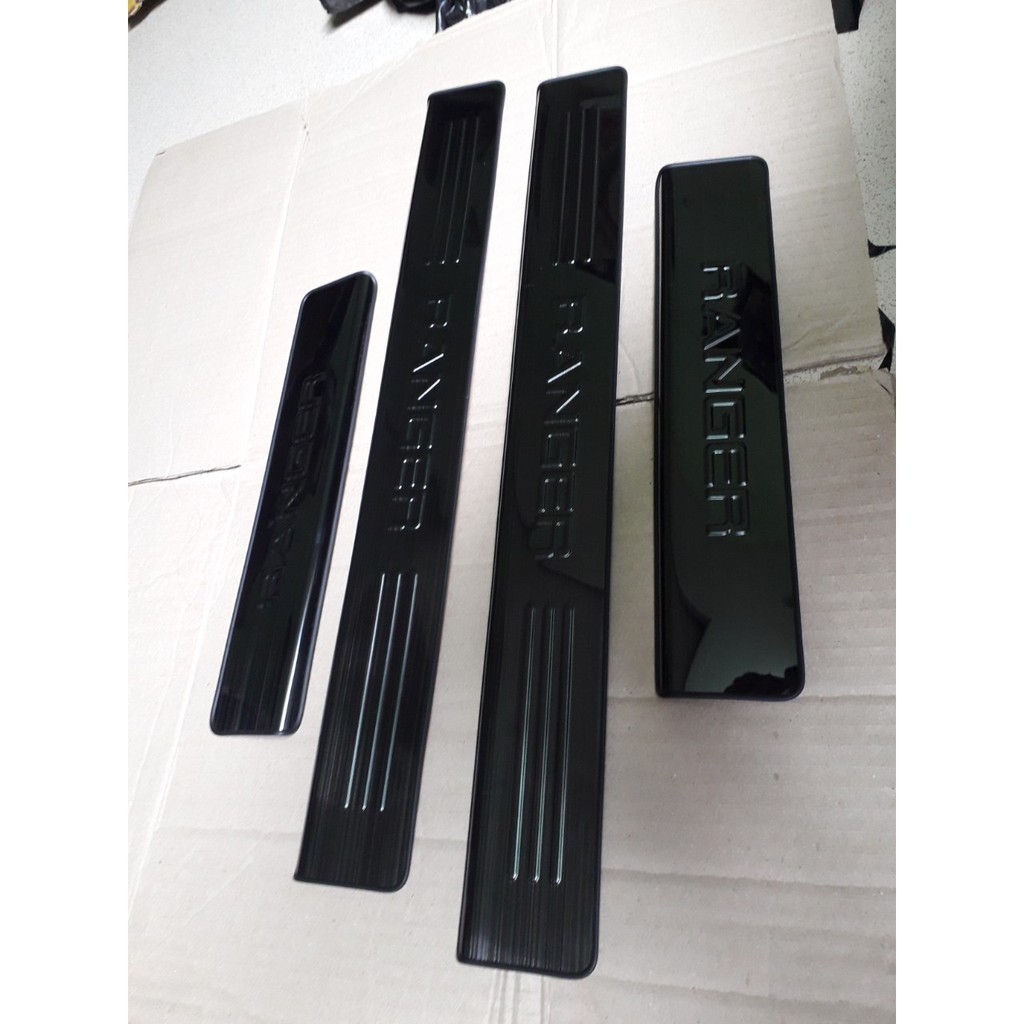 (TẶNG THÊM 2 cuộn băng keo 3M) Ốp bậc titan cao cấp Ranger -Bộ 8 miếng trong ngoài