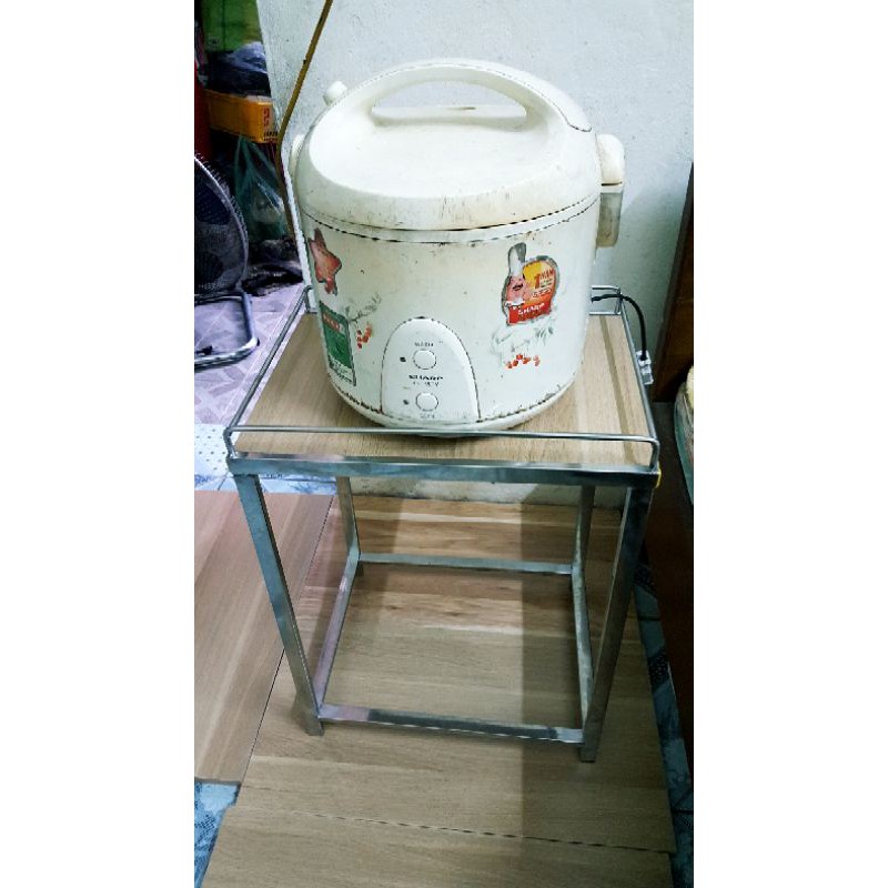 Kệ inox ốp gỗ chống thấm,kệ nhỏ xinh,tiện dụng.để nồi cơm điện ,hoa quả,bình nc,và nhiều đồ nhỏ gọn.sạch sẽ dễ lau chùi.
