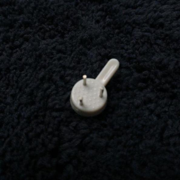 1 đinh 3 chân treo tranh