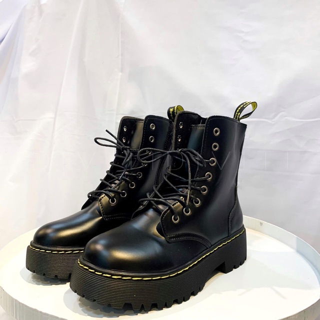 BOOT ĐEN CHỈ VÀNG