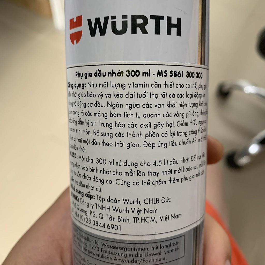 Chai Phụ gia dầu nhớt WURTH Engine Oil Treatment 300ml 61300300 bảo vệ và kéo dài tuổi thọ tất cả các loại động cơ xăng.